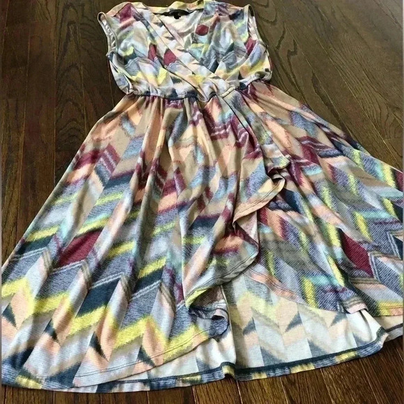 bcbgmaxazria Women’s M Geometric Sleeveless Deep V-Neck Flowy Dress - EUC!! - Picture 2 of 12